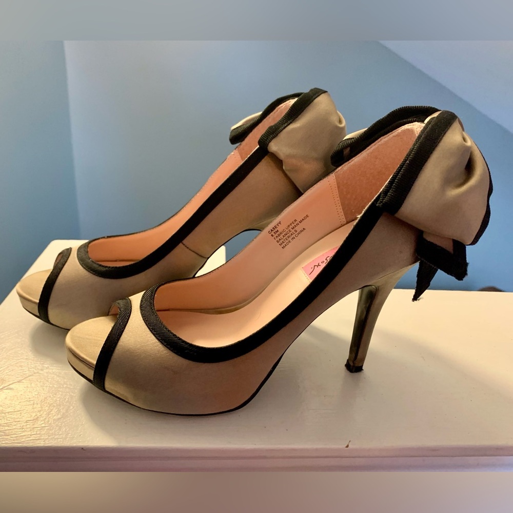 Betsy Johnson Women’s Carrie Black Shoes